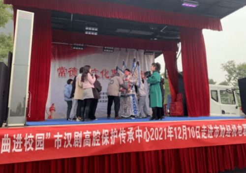 非遺文化走進(jìn)校園 常德財(cái)經(jīng)機(jī)電職業(yè)技術(shù)學(xué)院的職業(yè)技能培訓(xùn)新篇章